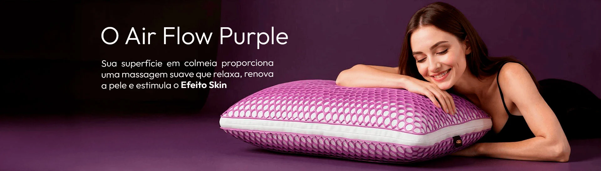 Banner travesseiro purple com moça abraçada ao travesseiro
